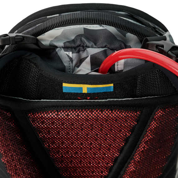 USWE Shred 16L MTB Camo/Black Daypack