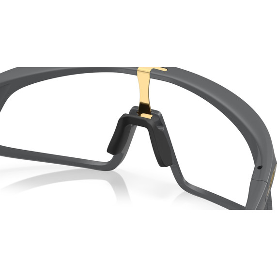 Oakley RSLV Matte Carbon W/Clear-Black Iridium Photochromic Lens