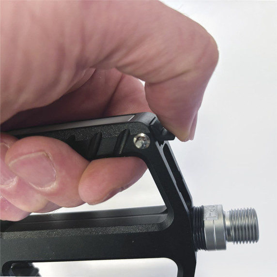 Azur Lumi Flashing Pedals USB Rechargeable