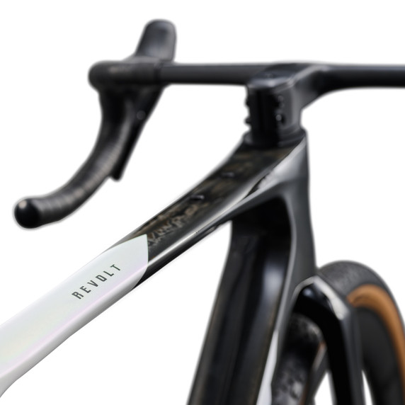 Giant Revolt Advanced SL 0 Raw Carbon/Prism Pearl