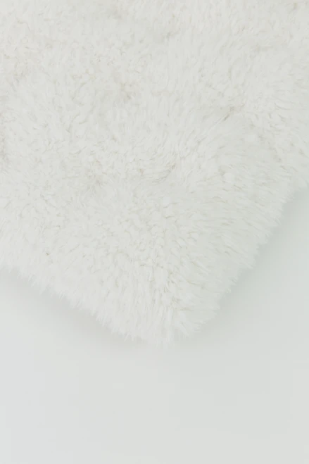 A very soft cuddle llama fur fabric in color ivory.