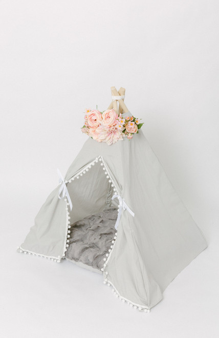 This floral topper contains perfect colors of pink flowers including: Sophia Rose, Dahlia, Blush Cosmos, Blush Rose, Cabbage Rose