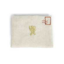 This little fairy mouse from Apres La Pluie collection holds in her hand a cute little envelope with flowered interior, to store children's baby teeth!