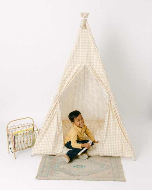 The Zak Play Tent is a earth-tone tent with a classic southern beauty look! This tent is made of a golden brown buffalo check (also known as gingham) and it is made from very soft and smooth 100% pima cotton fabric.