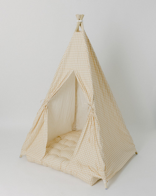 The Zak Play Tent is a earth-tone tent with a classic southern beauty look! This tent is made of a golden brown buffalo check (also known as gingham) and it is made from very soft and smooth 100% pima cotton fabric.