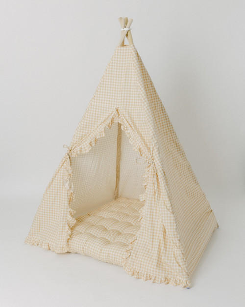 The Zoe Play Tent is a earth-tone tent with a classic southern beauty look! This tent is made of a golden brown buffalo check (also known as gingham) with vertical ruffles on the front panels. It is made from very soft and smooth 100% pima cotton fabric.