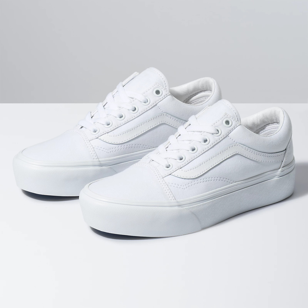 Old skool hot sale platform vans white