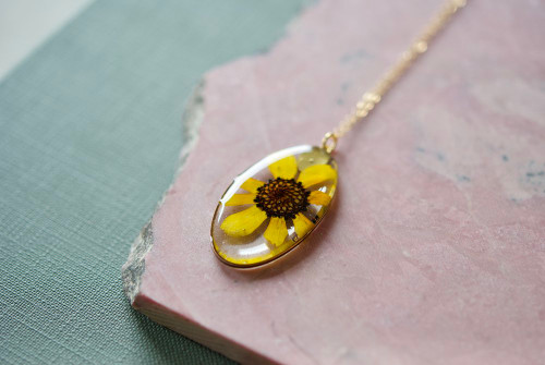 DUPLIKA JEWELRY Pressed Black Eyed Susan Necklace - 16 inch chain