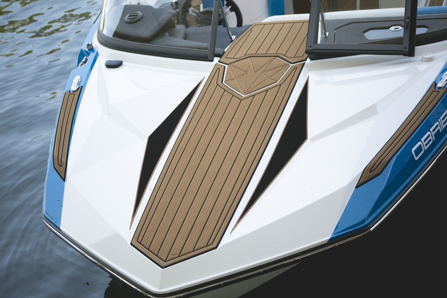 Nautique bow deck fitted with tan SeaDek EVA foam panel