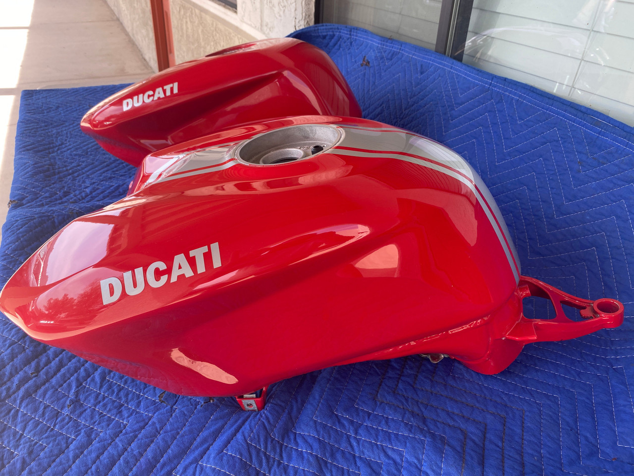 バイク DUCATI ドカティモンスター用 純正フューエルタンク レッド