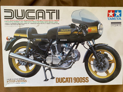 Ducati 900 ss Model Kit by Tamiya