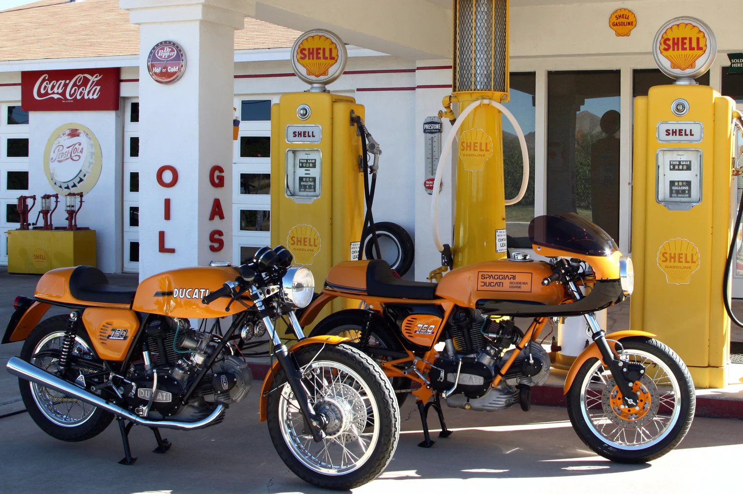 Ducati 750 Sports, the Infatuation with Yellow - Italianiron.com