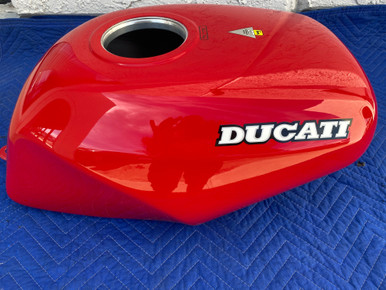 DUCATI 851　DUCATI 　純正アルミタンク CB317B0A-527C-4906-8390-
