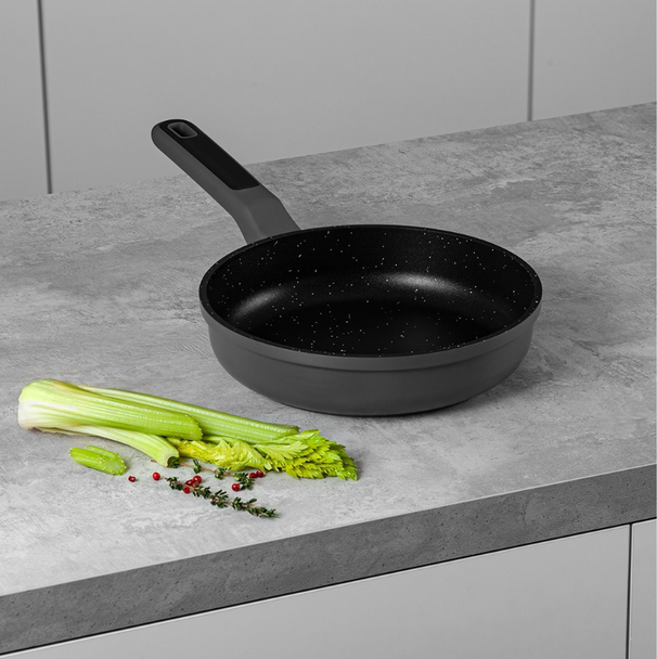 Сковорода индукционная 22 см Titanium pro