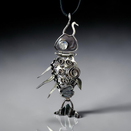 16-4 Gone Fishing Kinetic Pendant