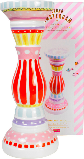 Rood gekleurde kandelaar