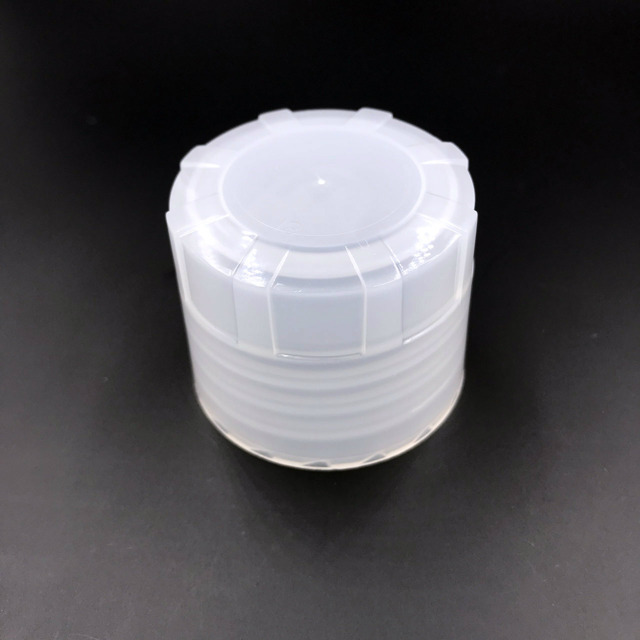 38-430V Plastic Closure