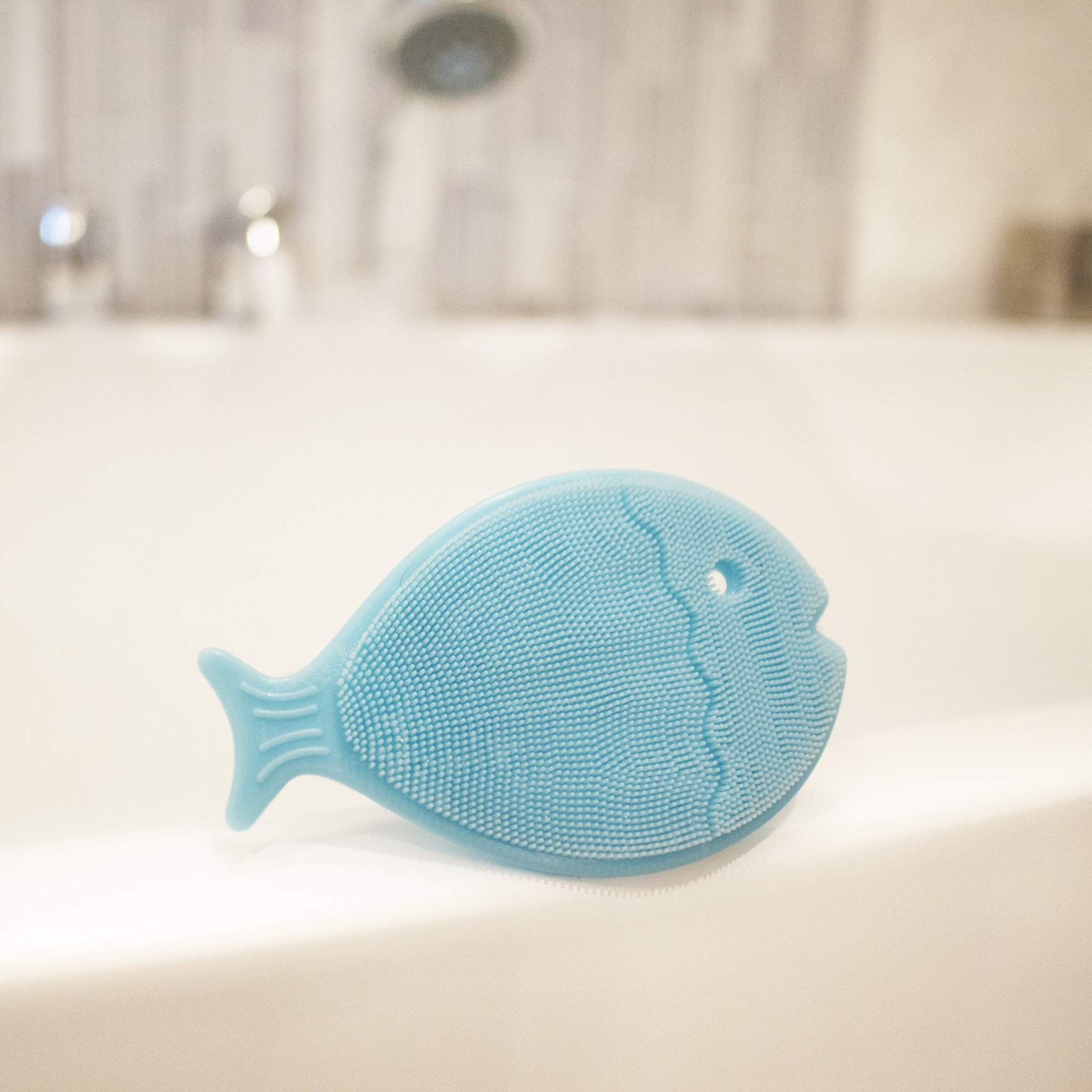 Innobaby Bathin' Smart Silicone Mini Fish Scrub with Suction Cup