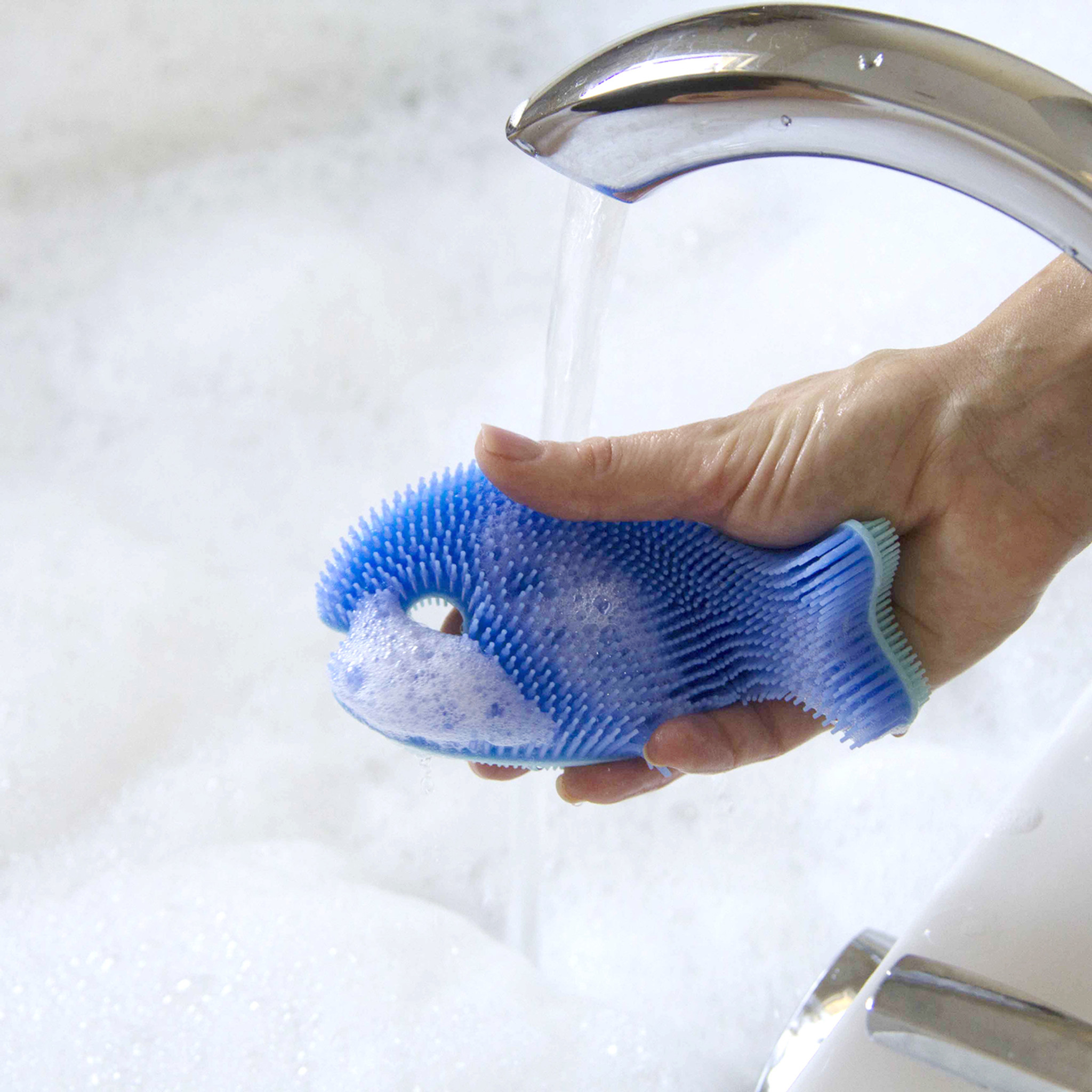 Innobaby Bathin' Smart Silicone Mini Fish Scrub with Suction Cup