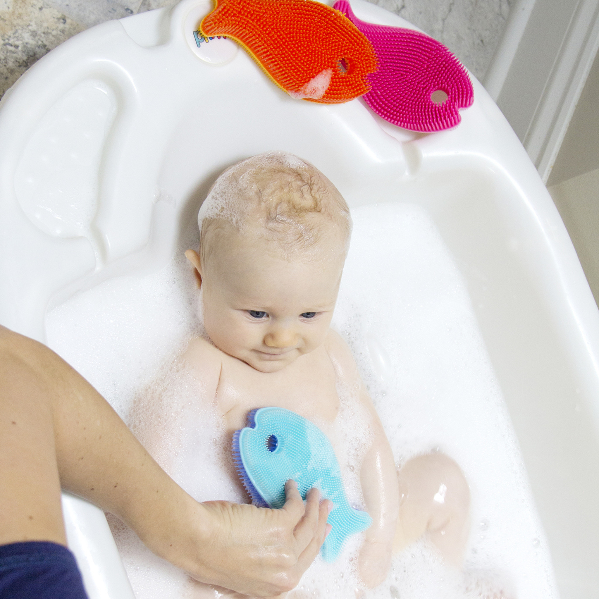 Innobaby Bathin' Smart Silicone Mini Fish Scrub with Suction Cup for cradle  cap