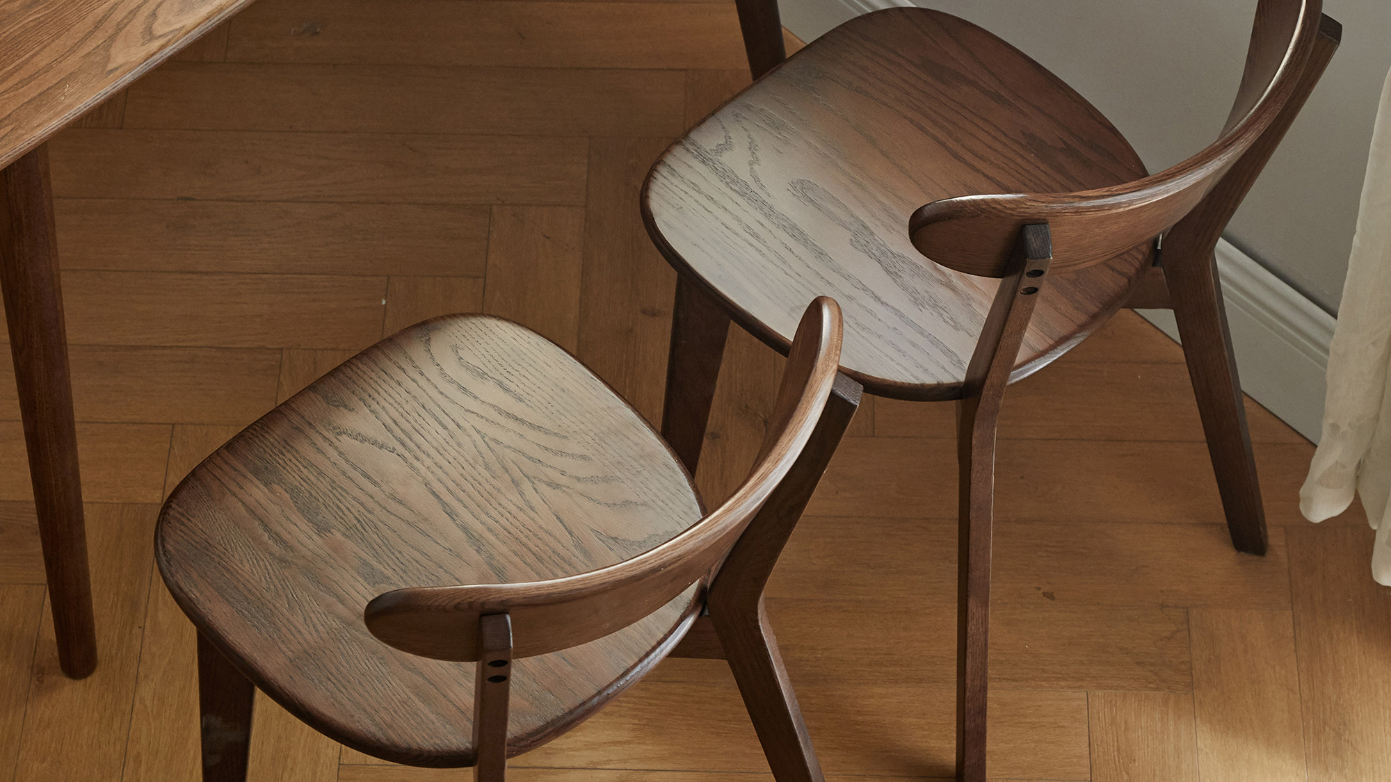 Dining Chair/ 北欧のレストラン別途 Remi Natural FAS Grade Oak Wooden Dining Chair, Walnut Finish