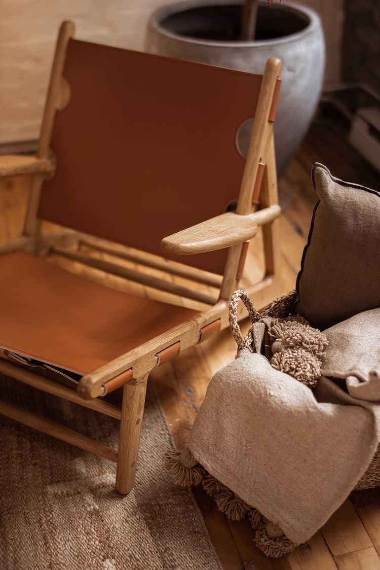 Redwood Ridge Mid-Century Modern Solid Oak Hunting Armchair with Performance Vegan Leather Sling Seat