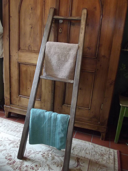 wooden-vintage-bathroom-towel-ladder