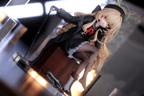 *Pre-order * Longjingshi Studio Blue Archive Professor Smug Resin Statue #5