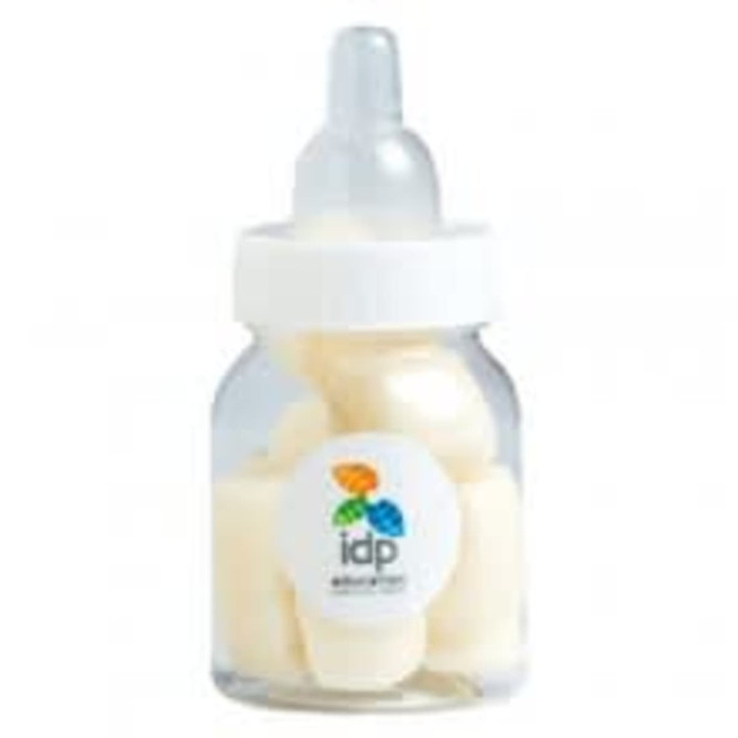 A drink bottle filled with white confectionery shaped like milk bottles, featuring a small logo on the front.