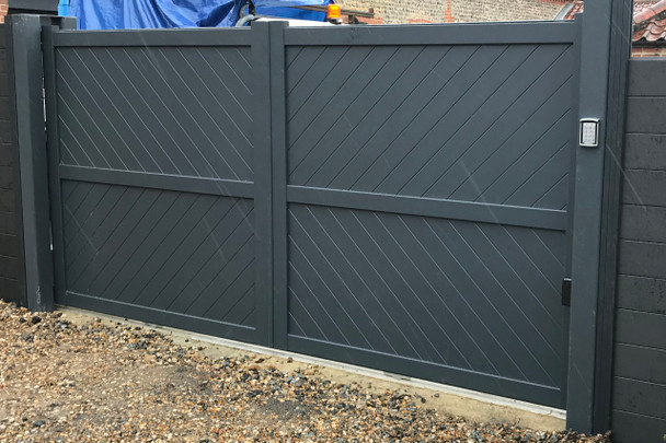 Double Swing Gate with Diagonal Infill