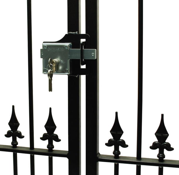 Screw-fixed lock - on gate