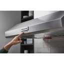 Kitchenaid® Hotte de cuisinière murale de style commercial à classe de moteur de 585 ou 1170 pi cu/min - 36 po KVWC956KSS