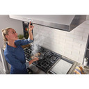 Kitchenaid® Hotte de cuisinière murale de style commercial à classe de moteur de 585 ou 1170 pi cu/min - 48 po KVWC958KSS