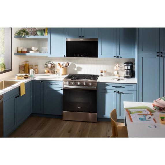 Whirlpool® Cuisinière au gaz intelligente à commandes frontales de 30 pouces avec technologie de cuisson à air, vapeur/auto-nettoyage, préchauffage à grande vitesse et capacité de 5.3 pi cu WSGS7530RV