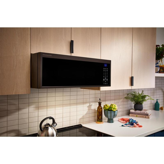 Kitchenaid® Four à micro-ondes à hotte intégrée à profil bas intelligent avec ventilateur double YKMML550RBS
