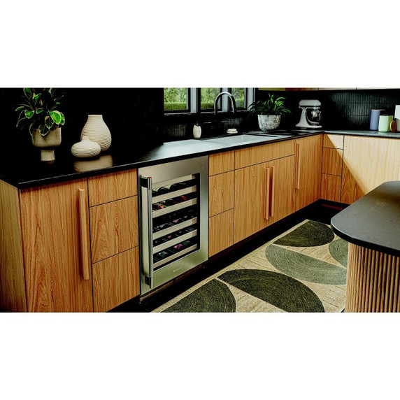 Kitchenaid® Cellier sous le comptoir avec porte-bouteilles à devant en bois à pleine extension - 24 po KUWR524SPS