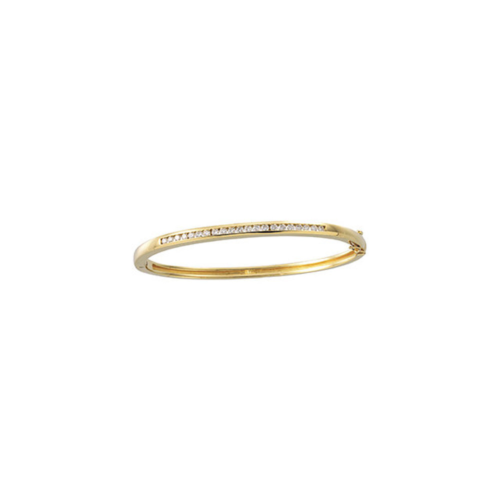 Wonderful modern style is found in this 14Kt yellow gold diamond bangle 7.5" bracelet featuring a total carat weight of 5/8 carats.