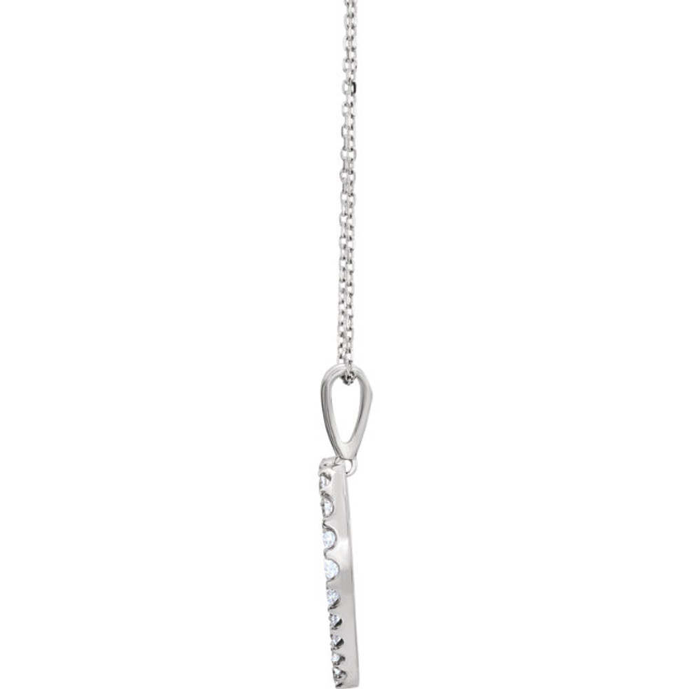 The 1.00 ct. tw. diamond 18" heart necklace in 14kt white gold showcases an enchanting design with a dash of flash. This necklace is sure to impress. Intricate design and amazing detail complemented by the 14kt white gold. This magnificent piece sparkles with shimmering diamond. 1.00 ct. This necklace undeniably a fashion-forward look and masterfully crafted with a bright polished shine.