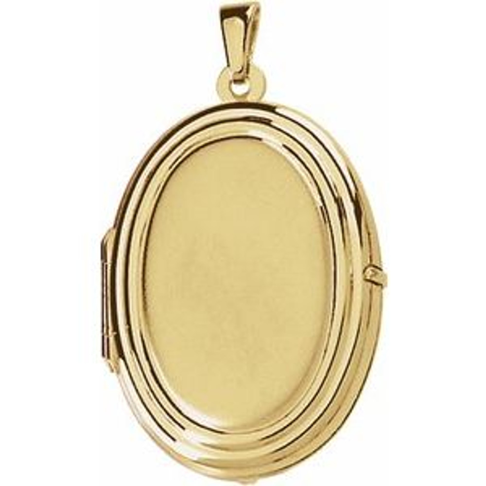 Perfect for your favorite mementos, this pretty 14K yellow gold pendant for her features an oval-shaped locket.