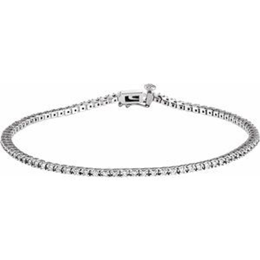 This classic tennis bracelet features a single row of scintillating brilliant cut lab grown diamonds set in finely crafted four prong settings.