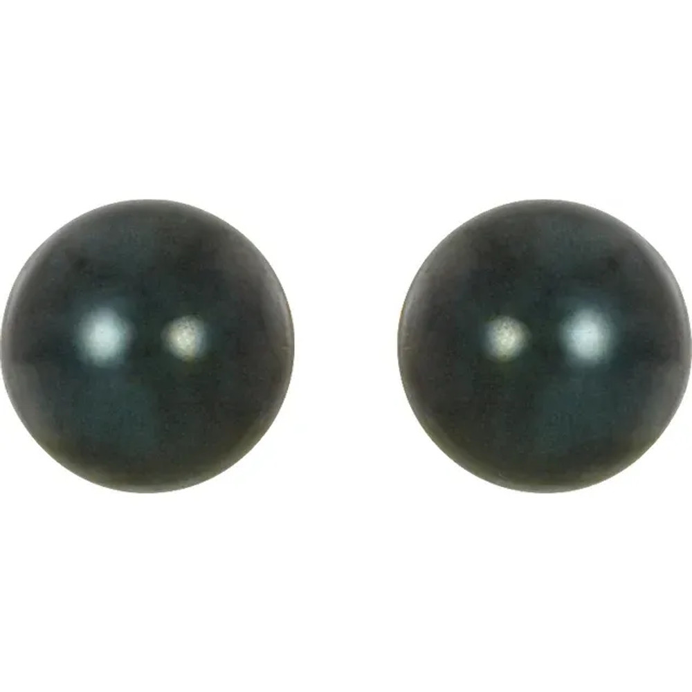 Stunning in their simplicity, these exquisite stud earrings are a lush and lovely every day look.
