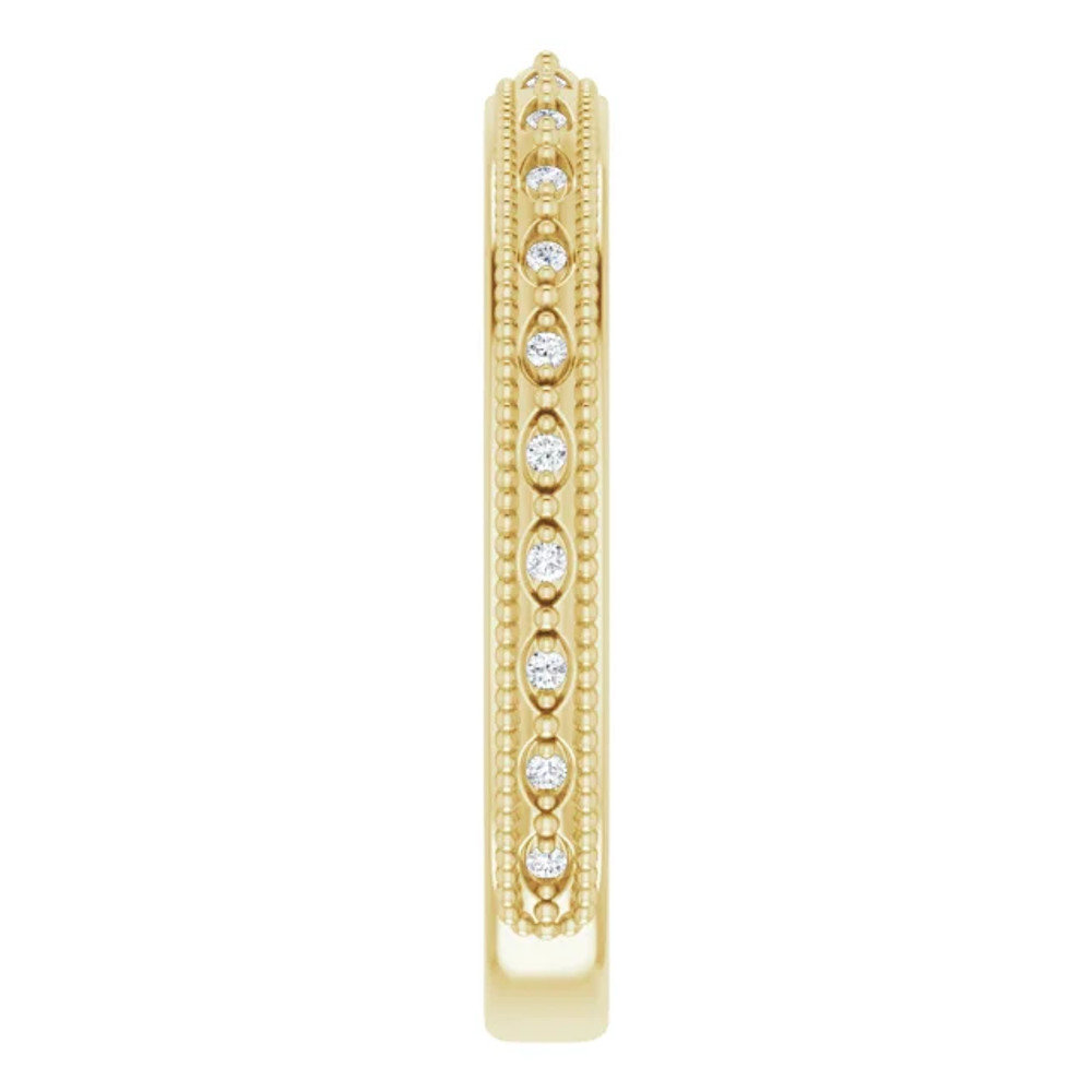 Honor your special day with this exceptional diamond anniversary band.