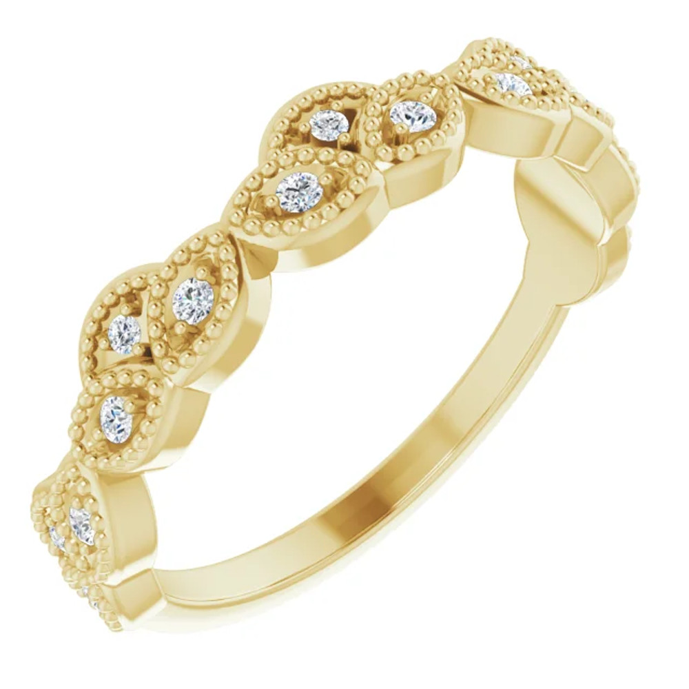 Give her bridal look an entrancing update with this chic diamond anniversary band.