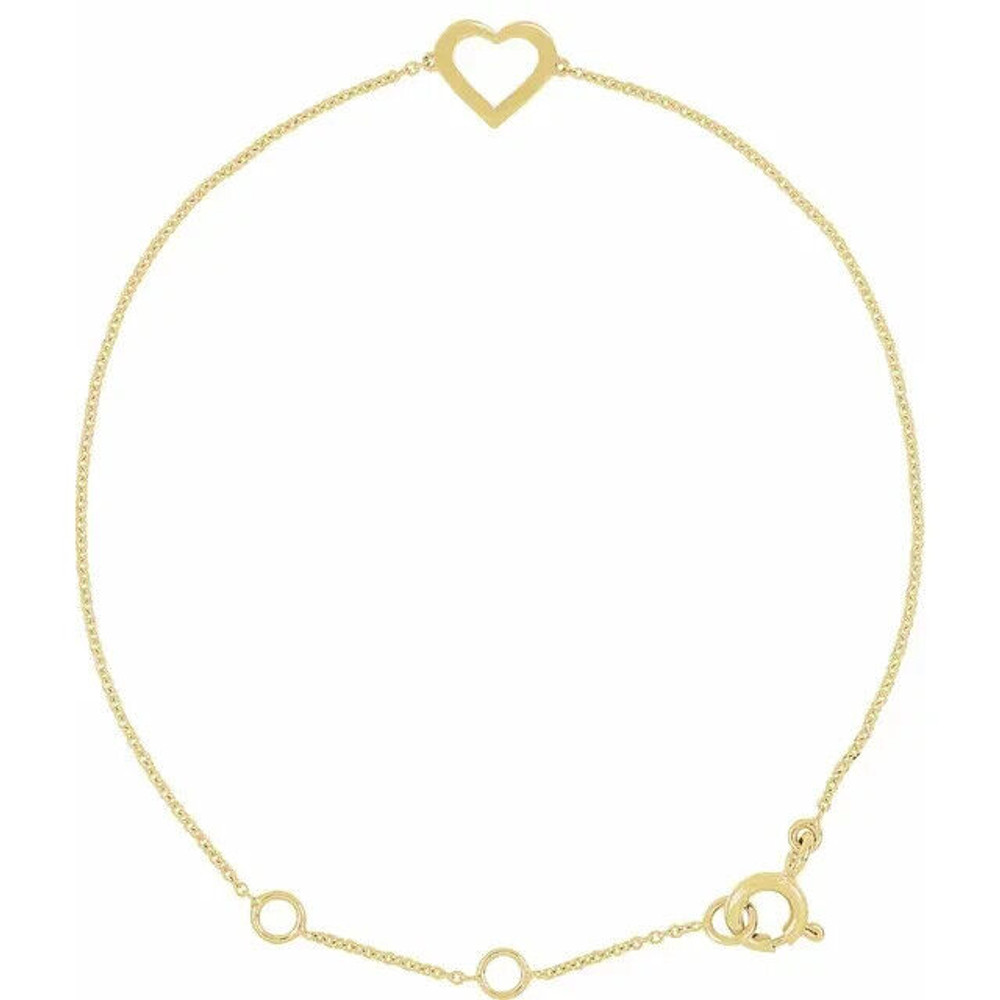 Add a touch of elegance to your outfit with this beautiful 14K yellow gold heart bracelet. 
