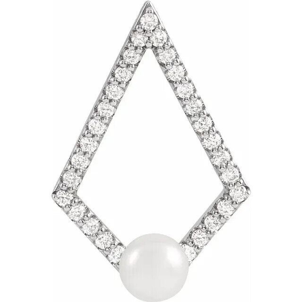 Marvel her with the details of this gorgeous pearl and diamond pendant.