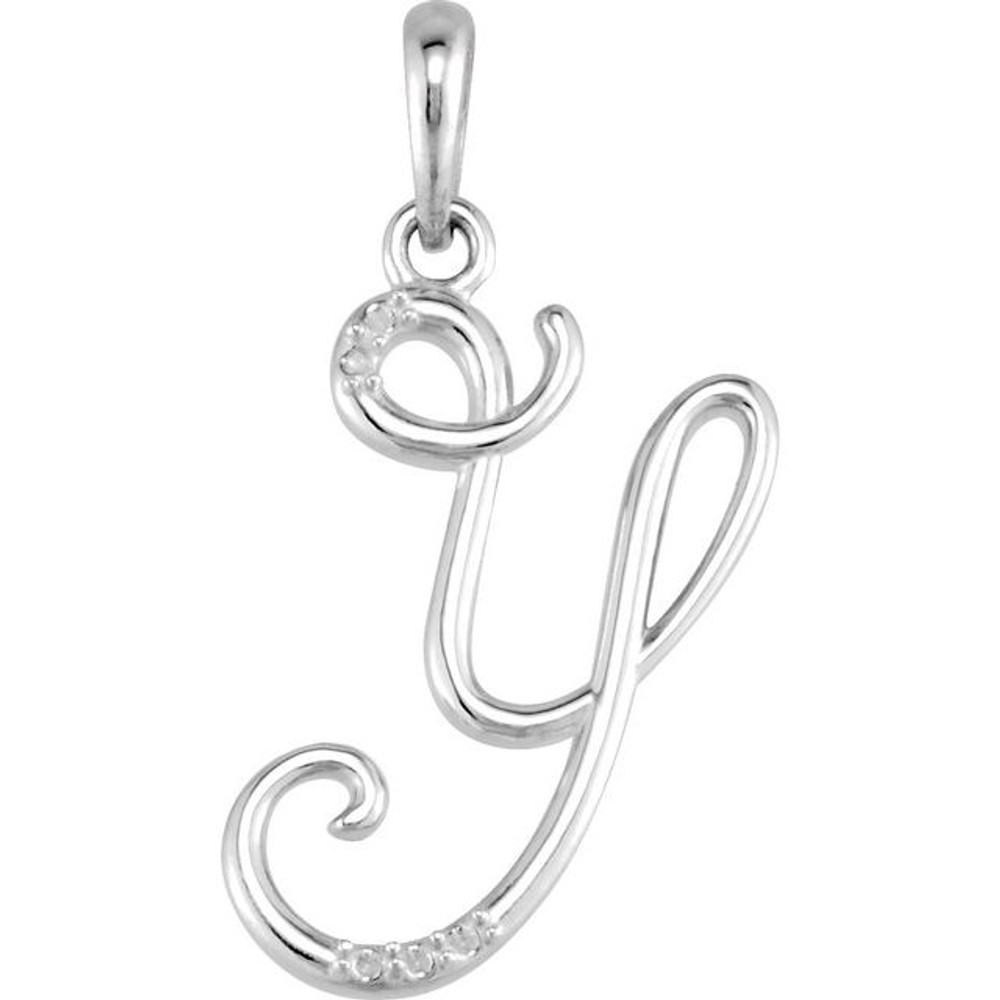 Show off your letter with this smart personalized initial diamond pendant.