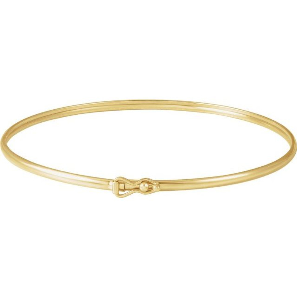 Versatile and refined, this yellow gold endless bangle bracelet fits any occasion with ease.