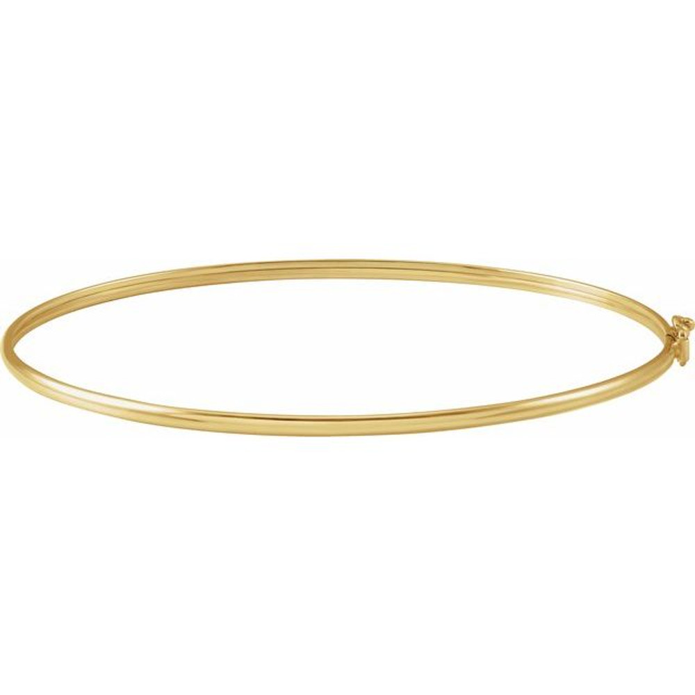 Versatile and refined, this yellow gold endless bangle bracelet fits any occasion with ease.