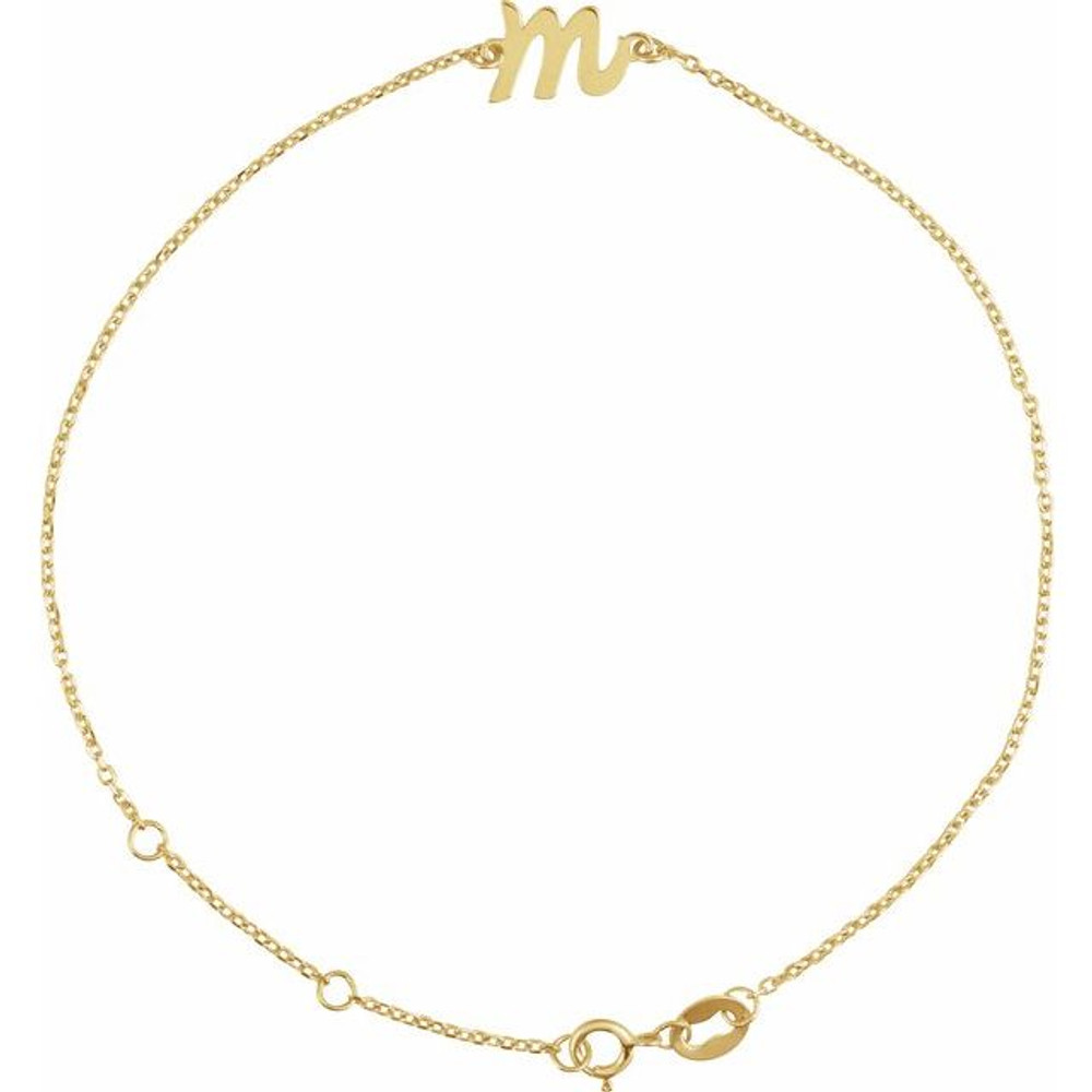 Versatile and refined, this yellow gold bracelet fits any occasion with ease.
