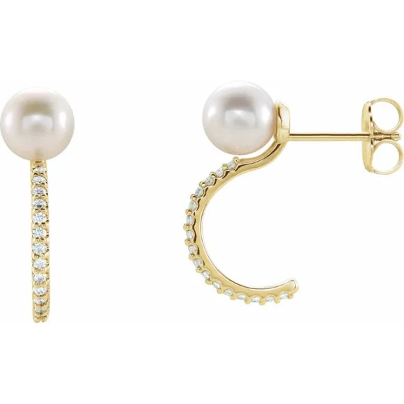 These delicate-looking and elegant pearl yellow gold hoop earrings are a sure bet to class up your favorite ensembles!